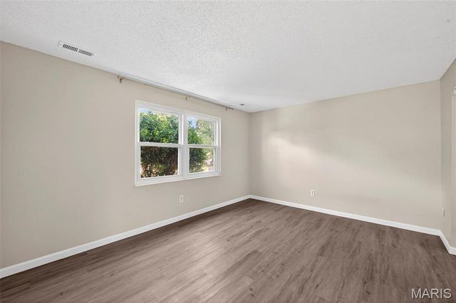 2240 Larbrook Drive, Florissant, MO 63031