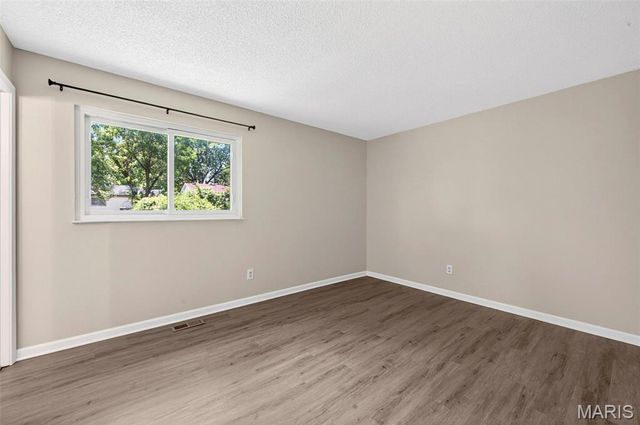 2240 Larbrook Drive, Florissant, MO 63031