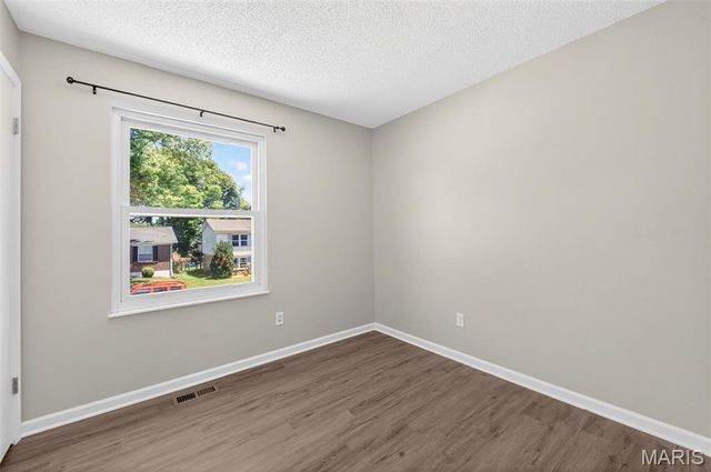 2240 Larbrook Drive, Florissant, MO 63031