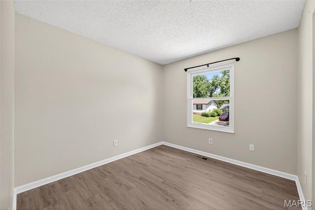 2240 Larbrook Drive, Florissant, MO 63031