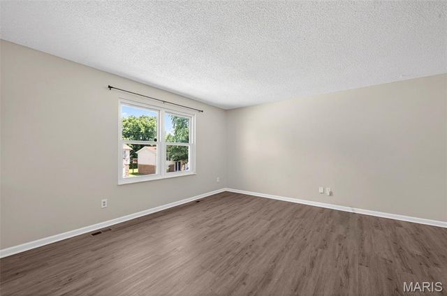 2240 Larbrook Drive, Florissant, MO 63031