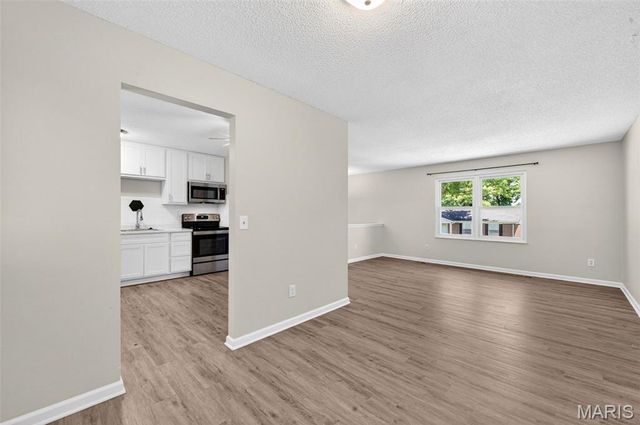 2240 Larbrook Drive, Florissant, MO 63031