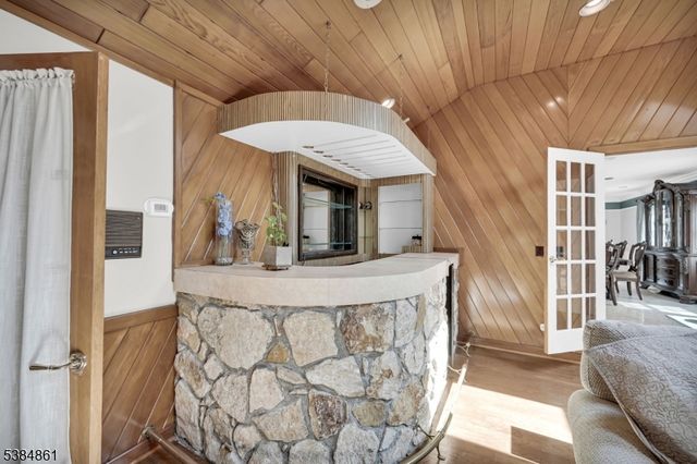 33 Hillside Dr, North Haledon Boro, NJ 07508