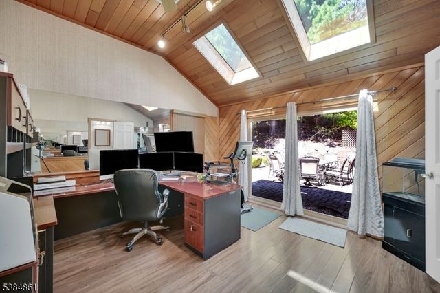 33 Hillside Dr, North Haledon Boro, NJ 07508