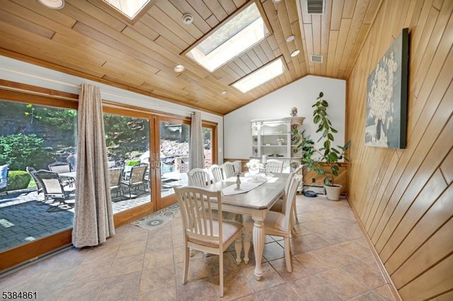 33 Hillside Dr, North Haledon Boro, NJ 07508