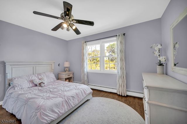 33 Hillside Dr, North Haledon Boro, NJ 07508