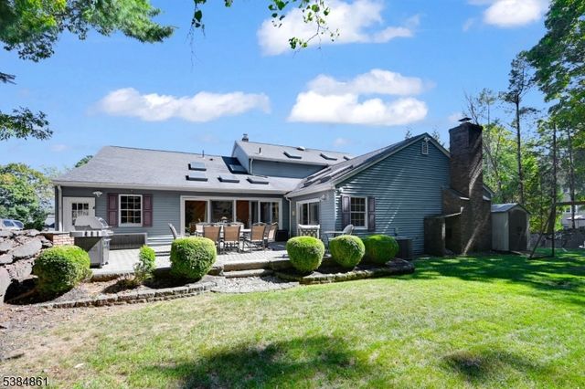 33 Hillside Dr, North Haledon Boro, NJ 07508