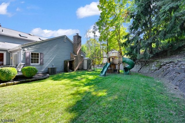 33 Hillside Dr, North Haledon Boro, NJ 07508