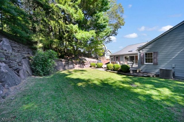 33 Hillside Dr, North Haledon Boro, NJ 07508