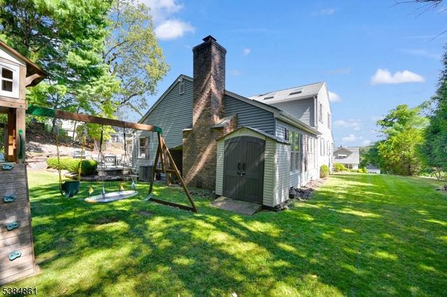 33 Hillside Dr, North Haledon Boro, NJ 07508