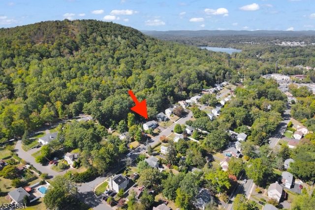 33 Hillside Dr, North Haledon Boro, NJ 07508