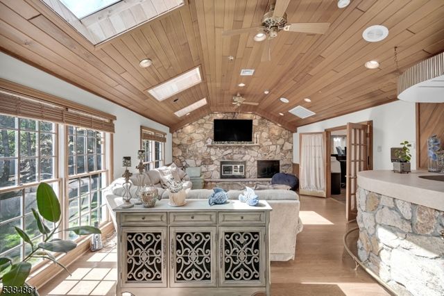 33 Hillside Dr, North Haledon Boro, NJ 07508