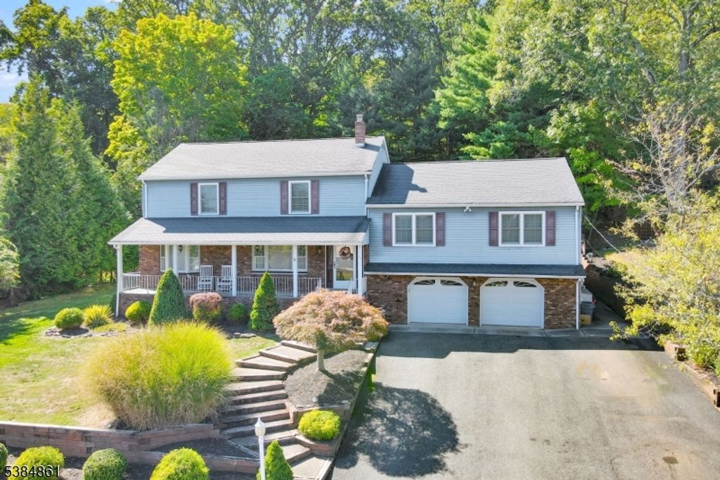 33 Hillside Dr, North Haledon Boro, NJ 07508