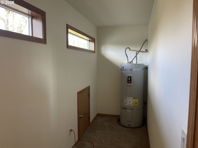 617 Sw MONROE St, Sheridan, OR 97378