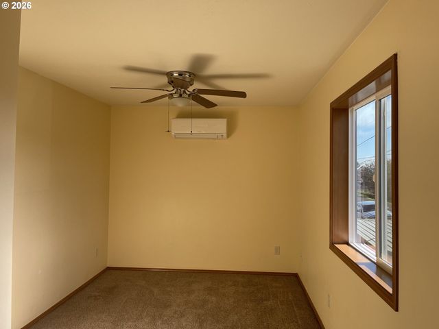 617 Sw MONROE St, Sheridan, OR 97378