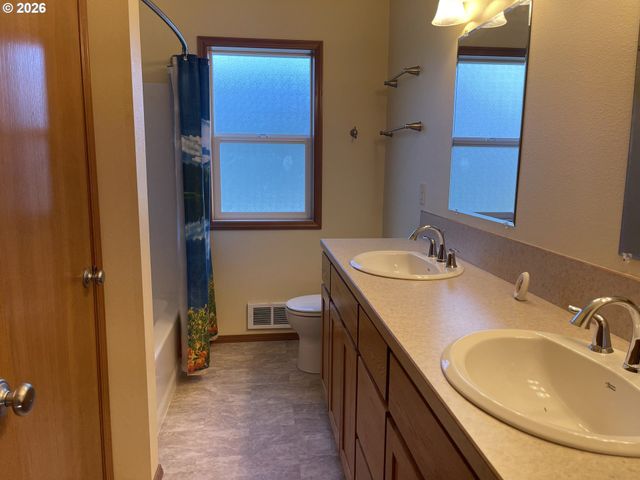 617 Sw MONROE St, Sheridan, OR 97378