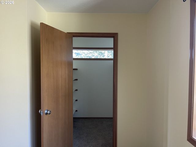 617 Sw MONROE St, Sheridan, OR 97378