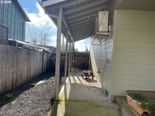 617 Sw MONROE St, Sheridan, OR 97378