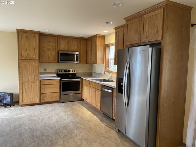 617 Sw MONROE St, Sheridan, OR 97378