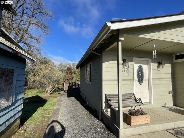 617 Sw MONROE St, Sheridan, OR 97378