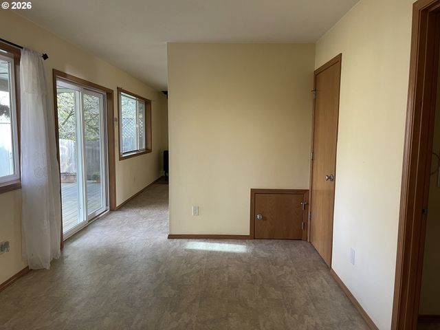 617 Sw MONROE St, Sheridan, OR 97378