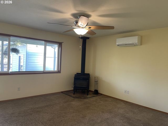 617 Sw MONROE St, Sheridan, OR 97378