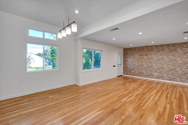 5400 W 82nd Street, Los Angeles, CA 90045