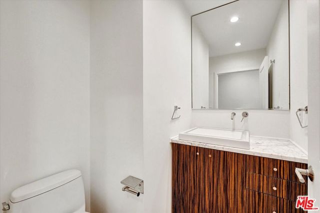 5400 W 82nd Street, Los Angeles, CA 90045