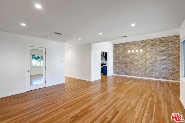 5400 W 82nd Street, Los Angeles, CA 90045