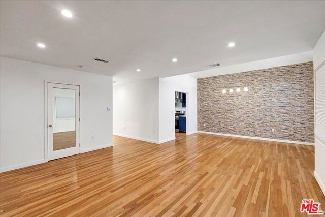 5400 W 82nd Street, Los Angeles, CA 90045