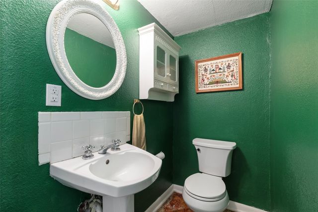 930 W Sears Street, Denison, TX 75020
