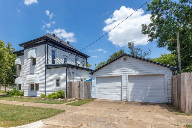930 W Sears Street, Denison, TX 75020
