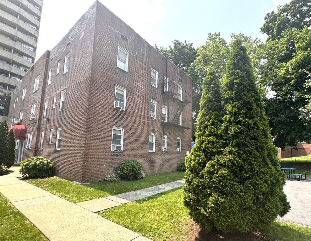 1531 Central Park Avenue C4, Yonkers, NY 10710