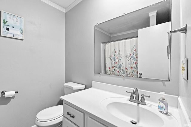 6711 Blue Spruce Drive, Newburgh, IN 47630