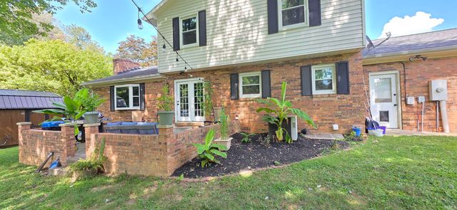 6711 Blue Spruce Drive, Newburgh, IN 47630