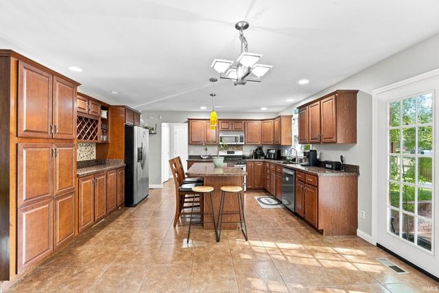 6711 Blue Spruce Drive, Newburgh, IN 47630