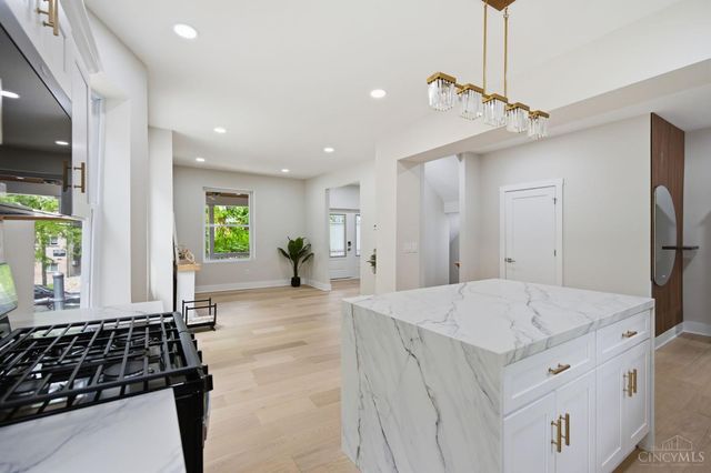 2548 Hackberry Street, Cincinnati, OH 45206