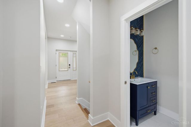 2548 Hackberry Street, Cincinnati, OH 45206