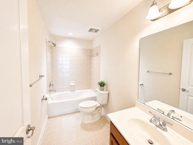 11 BRAEWOOD DR, Stafford, VA 22556