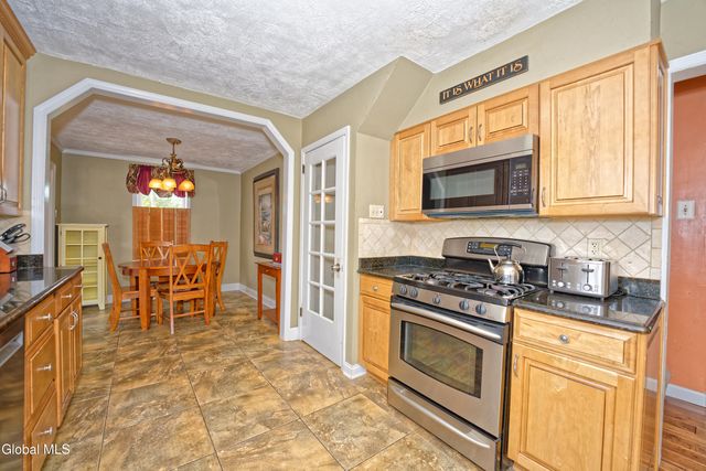 2834 Halsey Drive, Schenectady, NY 12304