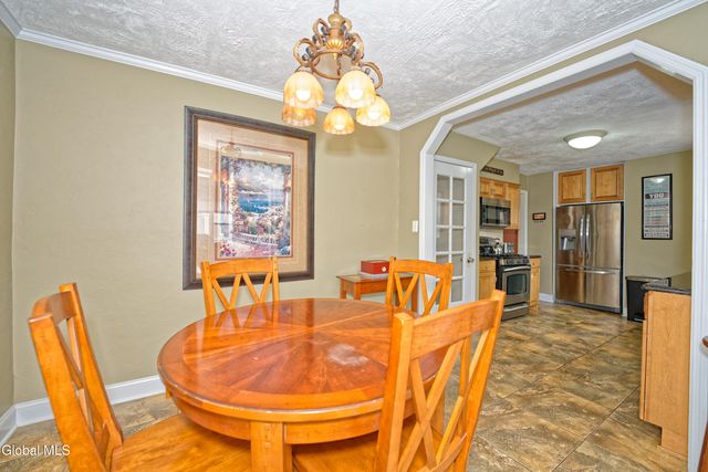 2834 Halsey Drive, Schenectady, NY 12304
