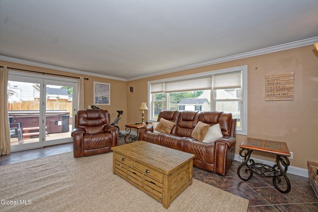 2834 Halsey Drive, Schenectady, NY 12304