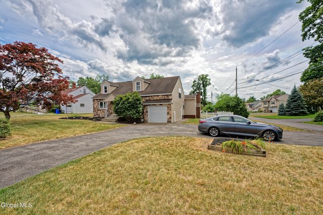 2834 Halsey Drive, Schenectady, NY 12304