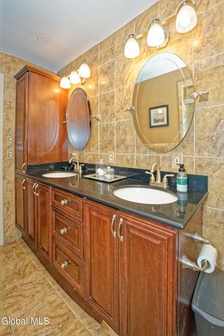 2834 Halsey Drive, Schenectady, NY 12304