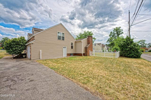 2834 Halsey Drive, Schenectady, NY 12304