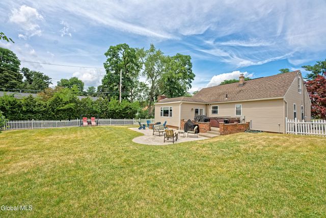 2834 Halsey Drive, Schenectady, NY 12304