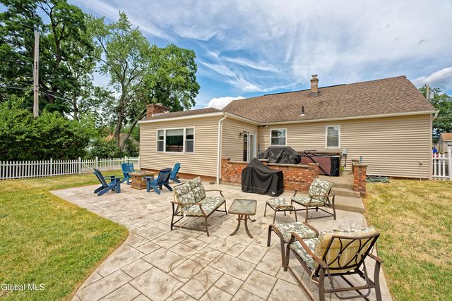 2834 Halsey Drive, Schenectady, NY 12304