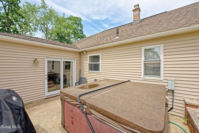 2834 Halsey Drive, Schenectady, NY 12304