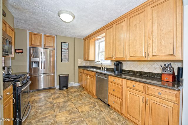 2834 Halsey Drive, Schenectady, NY 12304