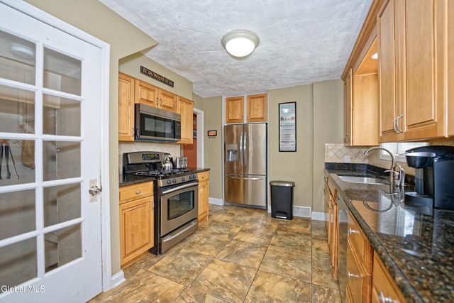 2834 Halsey Drive, Schenectady, NY 12304